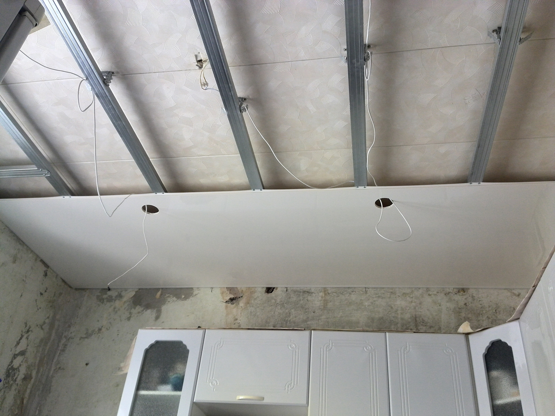 Как собрать пластиковый потолок: монтаж пластиковых панелей на потолок .