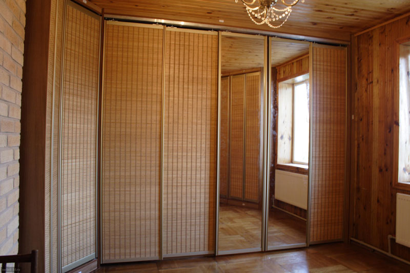 Шкаф с бамбуковым фасадом