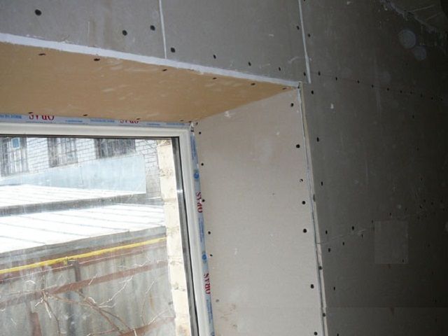 Откосы из гипсокартона, зафиксированные саморезами