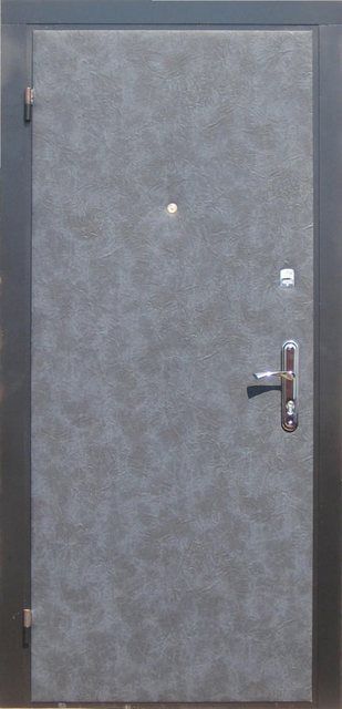 Металлическая дверь также нередко требует утепления и декоративной отделки