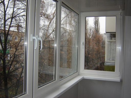 Пластиковые окна для остекления балкона