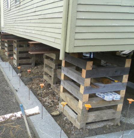 How to strengthen the foundations of the old house piles.