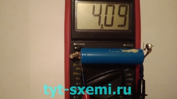 Измерение аккумулятора мультиметром 