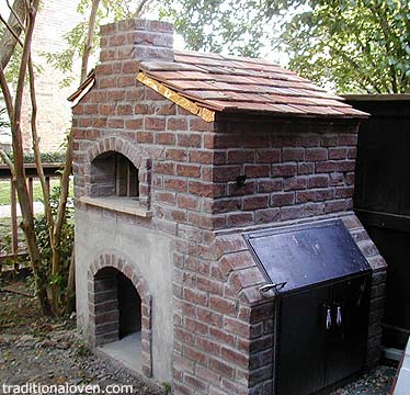 Barbecue and wood oven incorporated