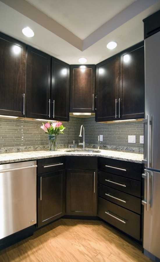 Фото кухонных гарнитуров угловых для маленькой кухни – Угловые кухонные .